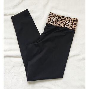 Victoria's Secret PINK cheetah waist 3/4 leggings